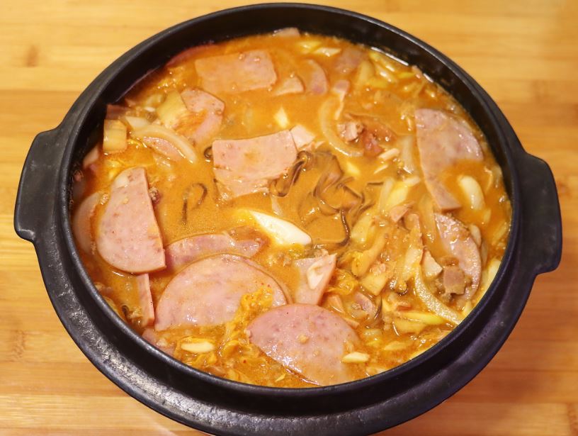 부대찌개 칼로리, 영양성분, 혈당, 당뇨, 효능, 단백질, 다이어트, 나트륨, 유통기한