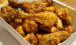 후라이드 치킨 칼로리, 영양성분, 혈당, 당뇨, 단백질, 탄수화물, 다이어트, 나트륨, 보관법, 1조각, 한마리, 효능