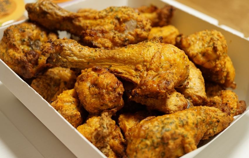 후라이드 치킨 칼로리, 영양성분, 혈당, 당뇨, 단백질, 탄수화물, 다이어트, 나트륨, 보관법, 1조각, 한마리, 효능